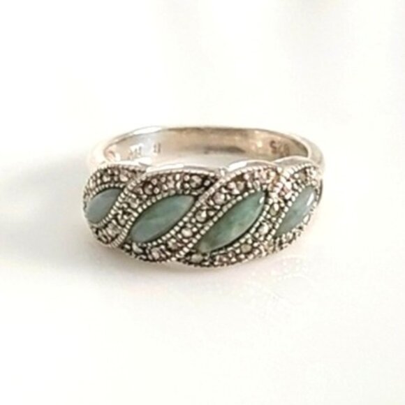 Beautiful Sterling Silver Vintage Style Jade and Marcasite Cocktail Ring 8.25 - Picture 1 of 7